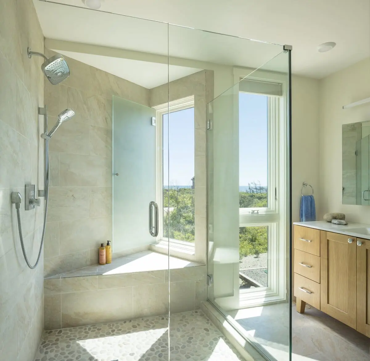 beach-master-bathroom