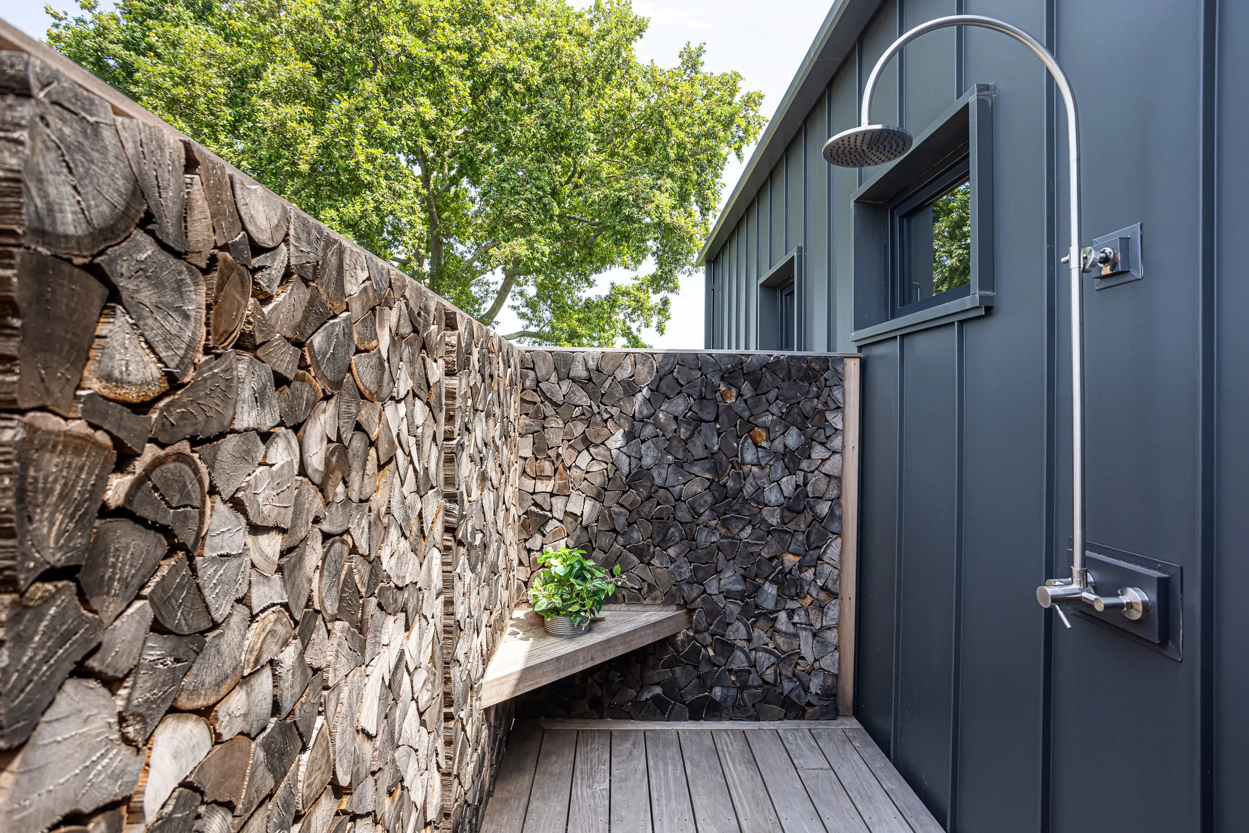 seapowet-outdoor-shower-inside