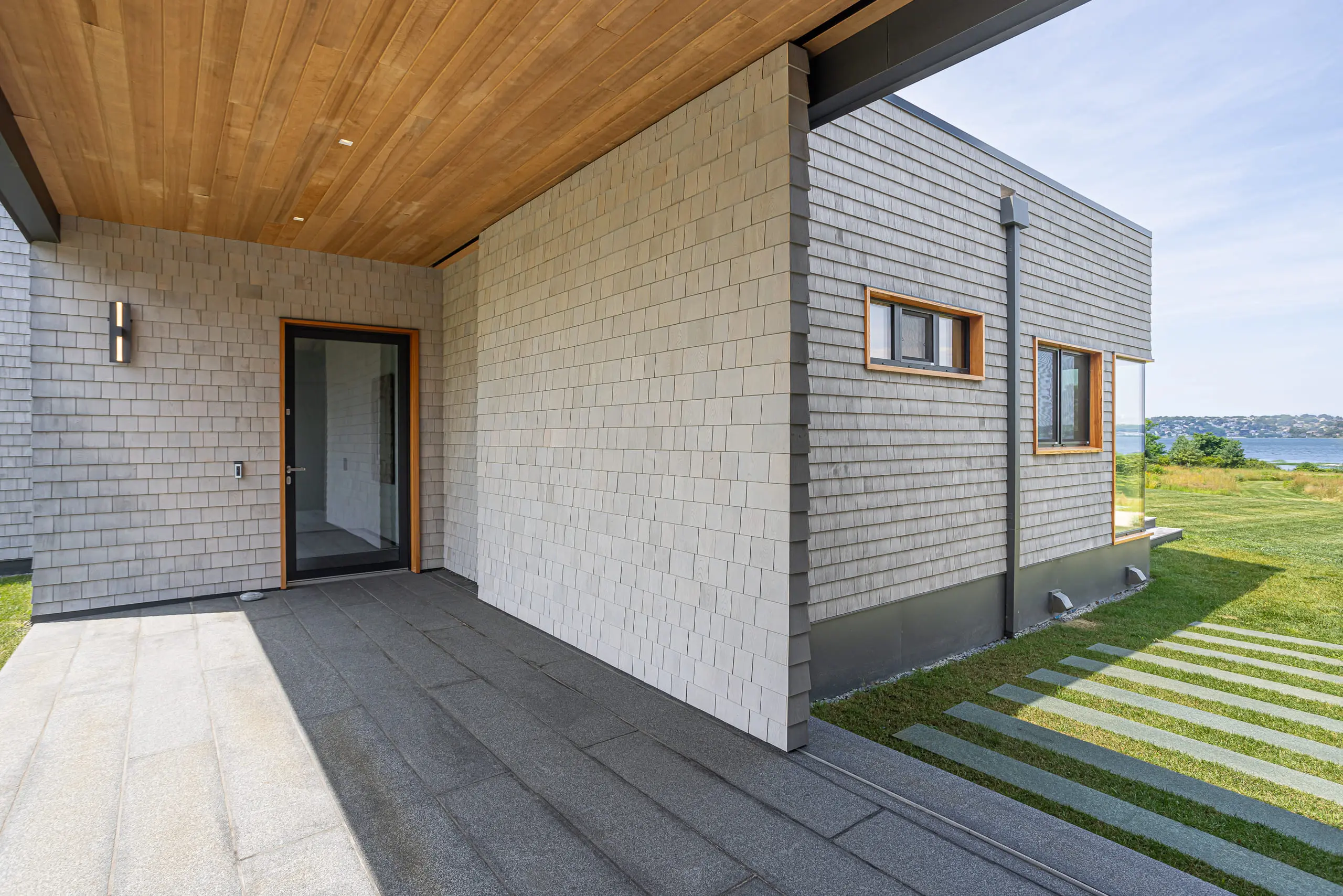 seapowet-covered-entryway