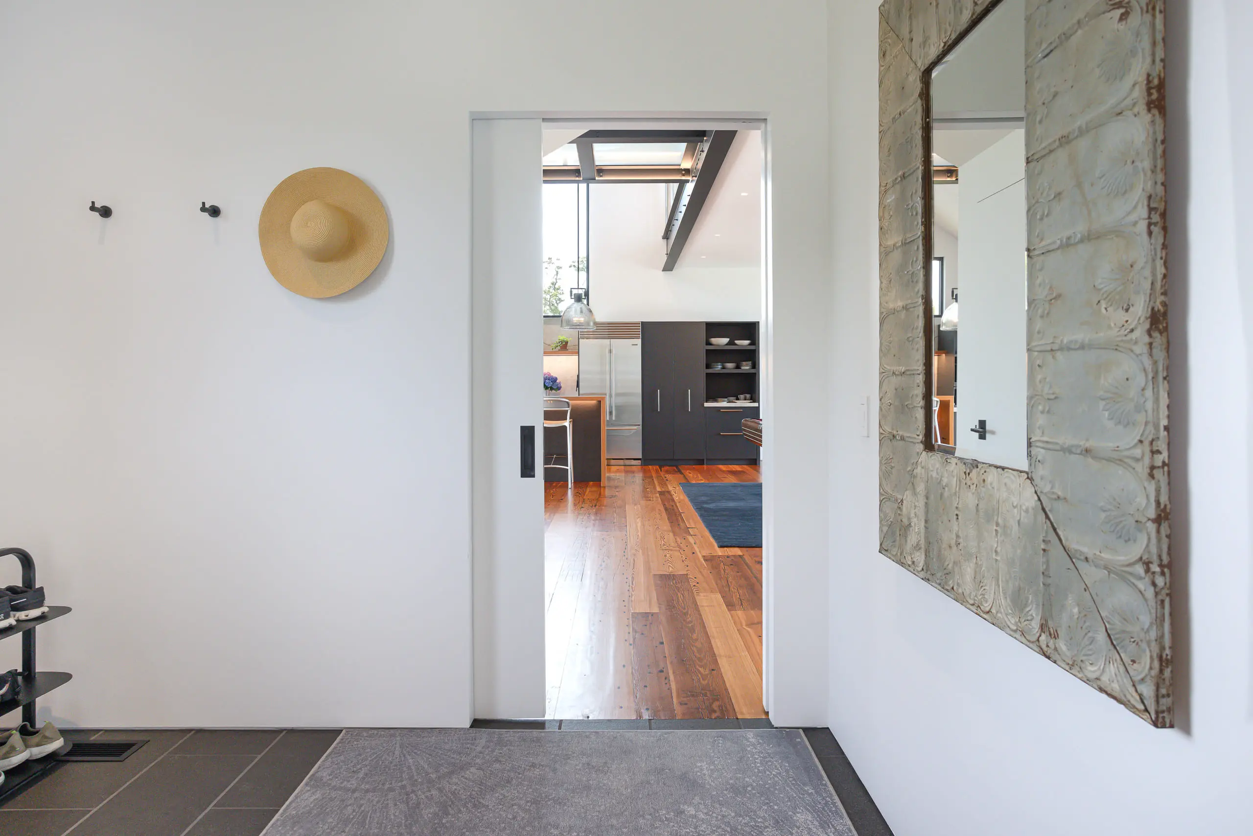 seapowet-mudroom-entry