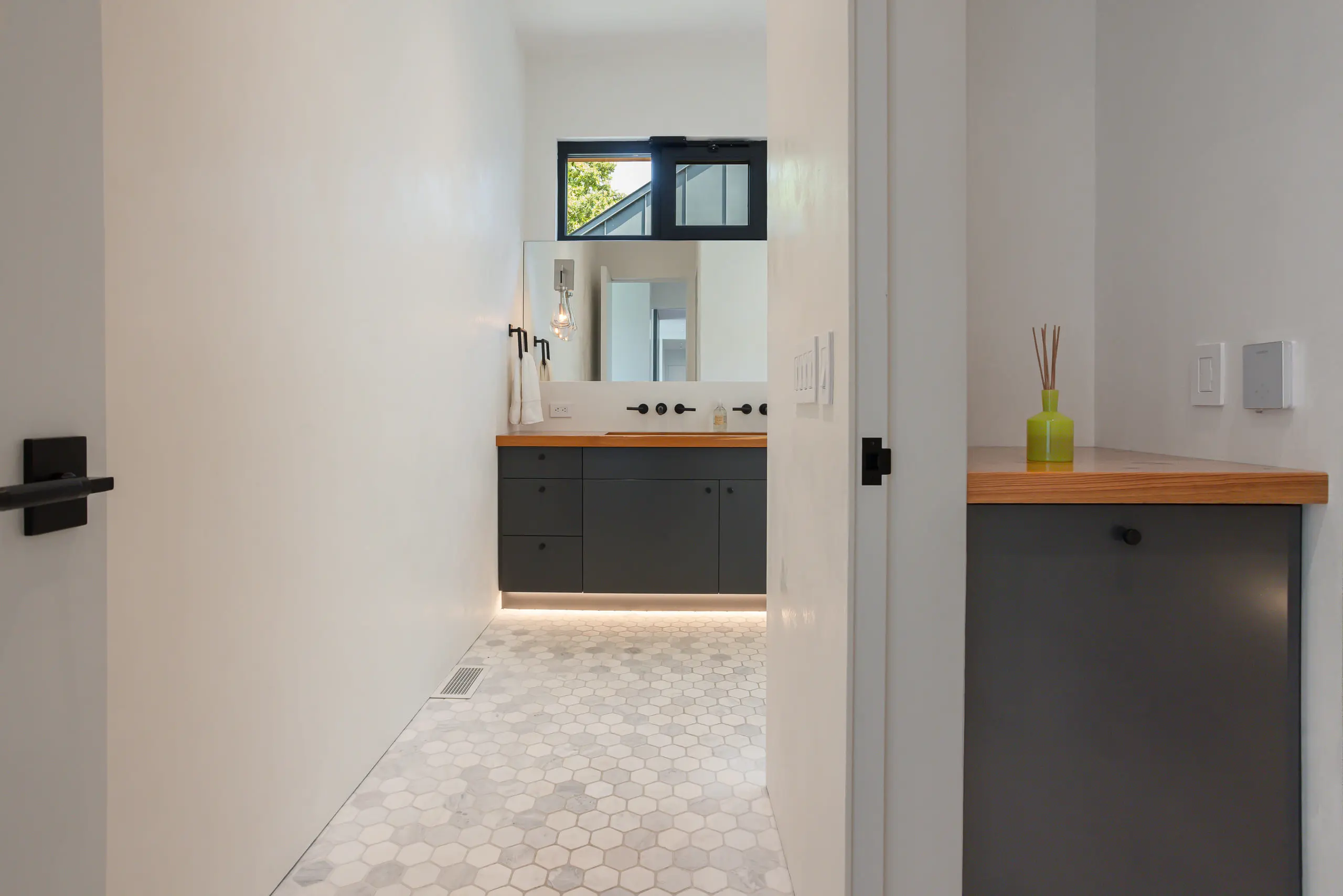 seapowet-master-bathroom