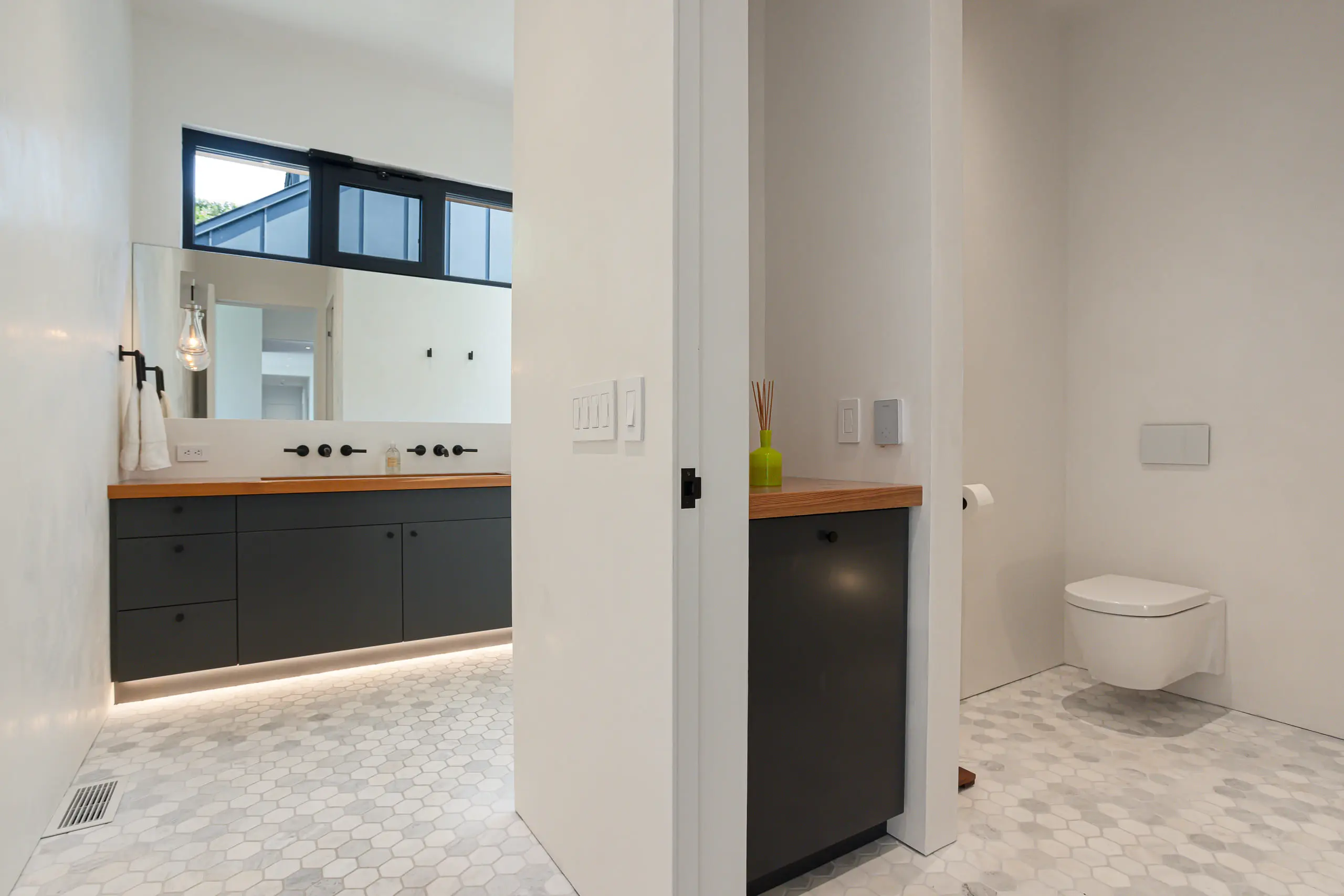 seapowet-master-bathroom-toilet-sink