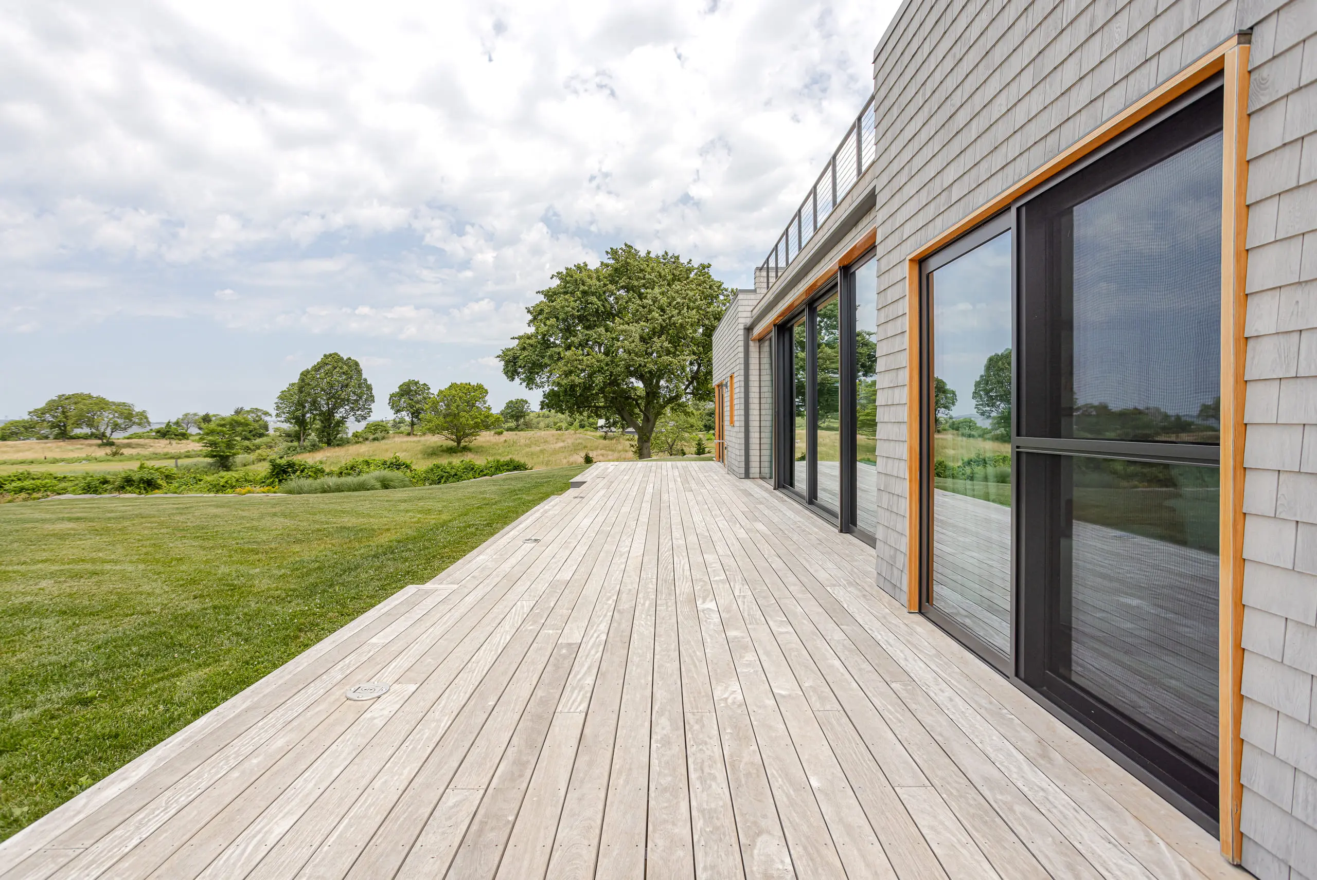 seapowet-lower-deck-back