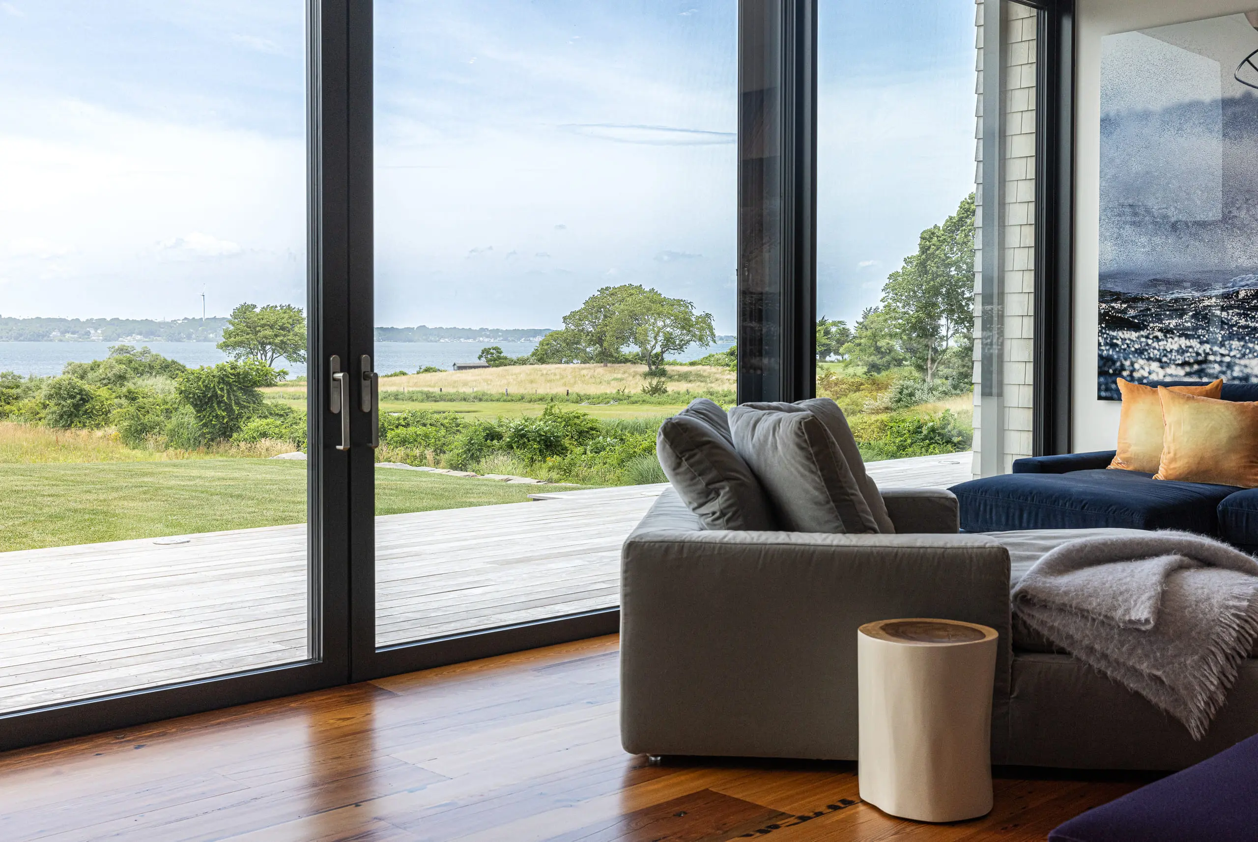 seapowet-living-room-detail