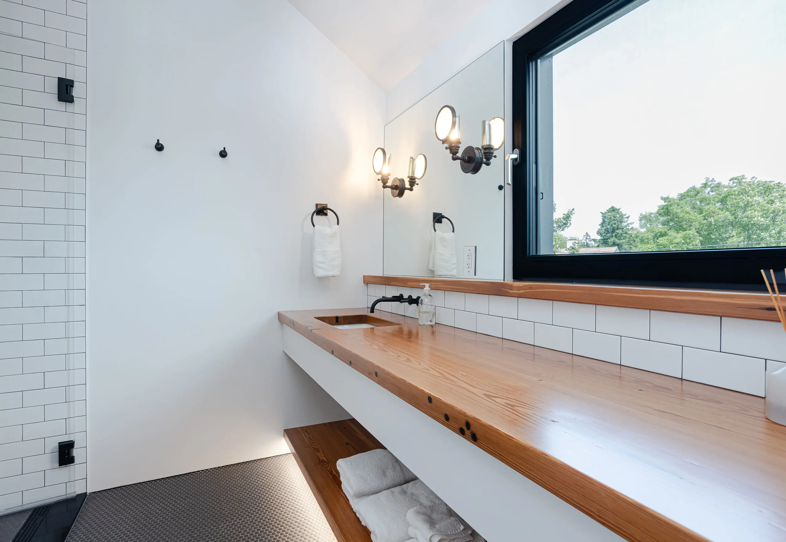 seapowet-bathroom-sink-detail