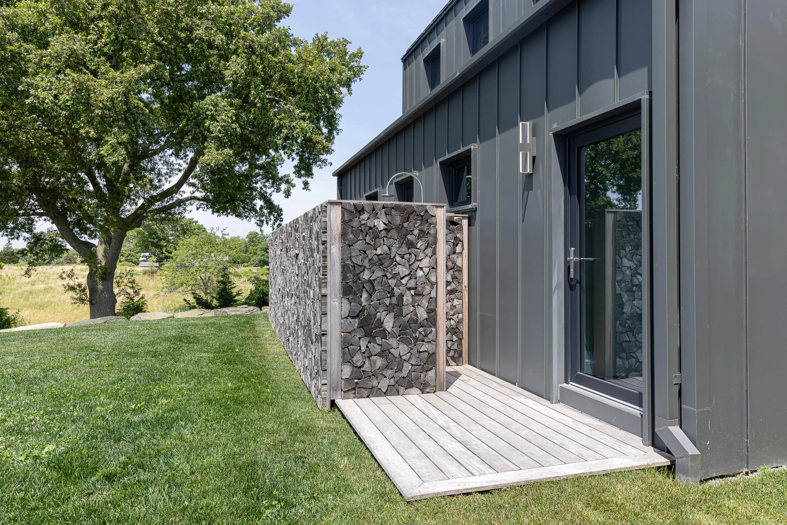 seapowet-outdoor-shower