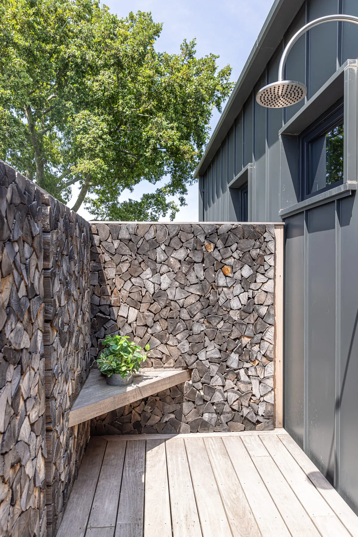 seapowet-outdoor-shower-close