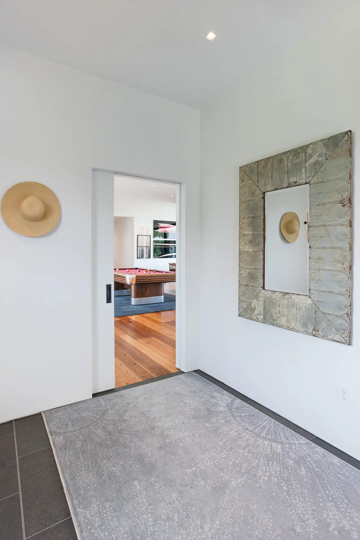 seapowet-pool-table-from-mudroom-entry